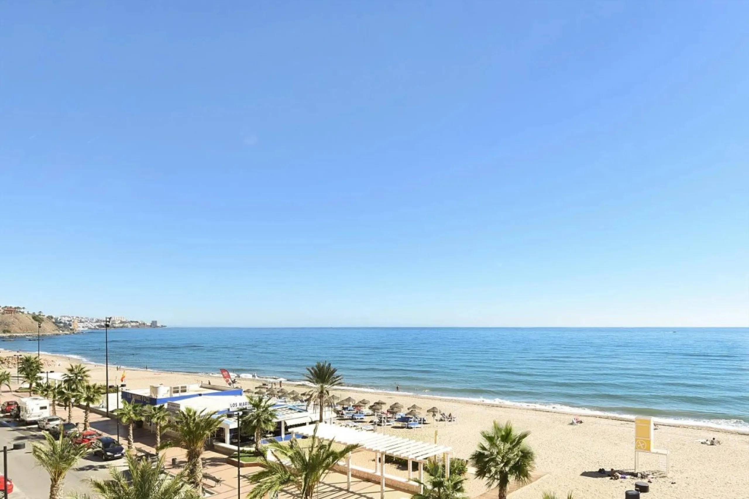 Luxury 3 bedroom apartment with stunning sea views in the modern Monte Paraiso complex in Fuengirola southern Spain. This modern apartment was completed in 2019 and stylishly decorated with modern furniture and beds with high-quality mattresses. The spaci