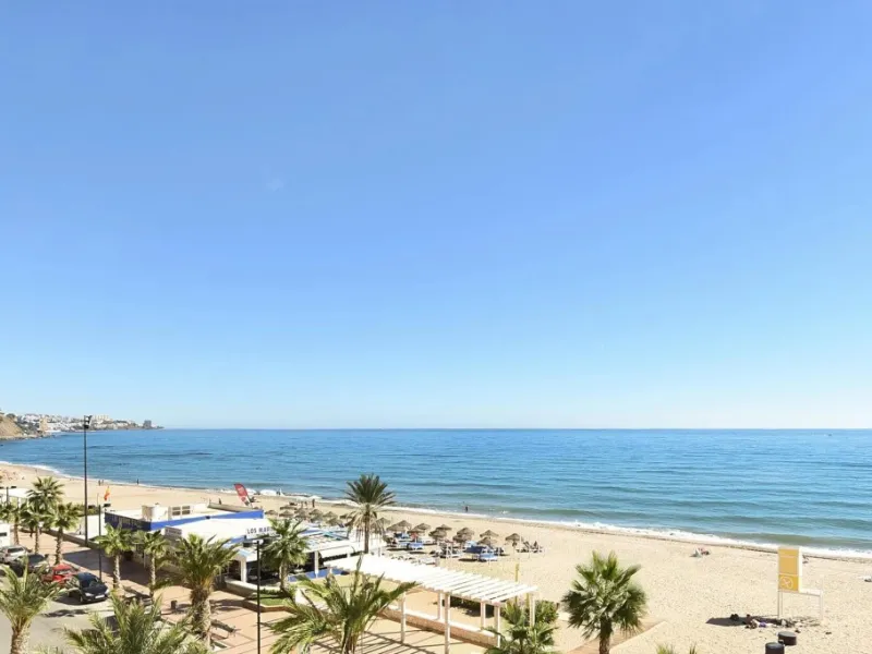 Luxury 3 bedroom apartment with stunning sea views in the modern Monte Paraiso complex in Fuengirola southern Spain. This modern apartment was completed in 2019 and stylishly decorated with modern furniture and beds with high-quality mattresses. The spaci