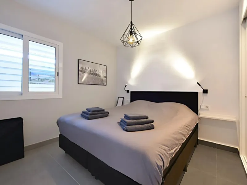Luxury 3 bedroom apartment with stunning sea views in the modern Monte Paraiso complex in Fuengirola southern Spain. This modern apartment was completed in 2019 and stylishly decorated with modern furniture and beds with high-quality mattresses. The spaci
