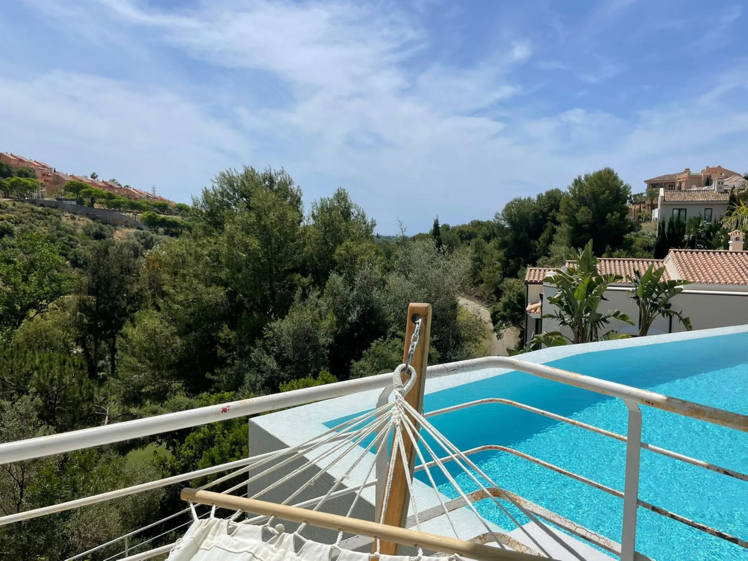 A unique property located on the first line golf of the Santa Maria Golf Course with breathtaking sea views. This large villa (468m2 living space and 200m2 balconies and terraces) on a large plot of 1335m2 is fully renovated to the highest standards. It o