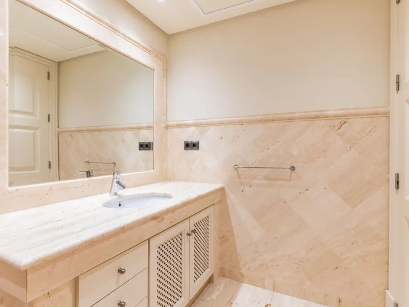 Exclusive apartment located in the prestigious Doncella Beach complex in Estepona, directly on the beachfront and within a short walking distance of the town centre. This is one of the last real opportunities to acquire a property of this calibre in such 