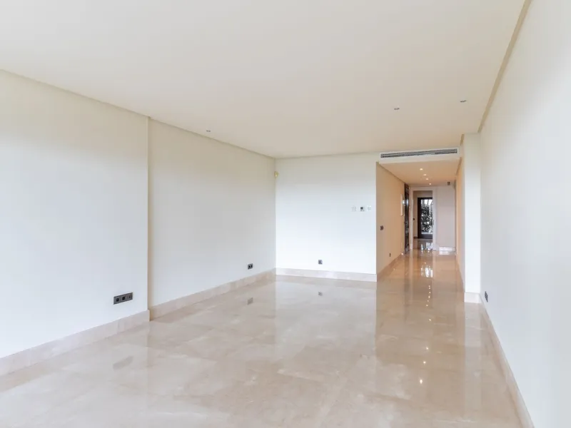 Exclusive apartment located in the prestigious Doncella Beach complex in Estepona, directly on the beachfront and within a short walking distance of the town centre. This is one of the last real opportunities to acquire a property of this calibre in such 