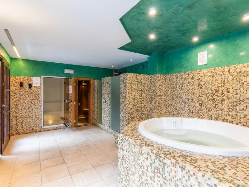 Exclusive apartment located in the prestigious Doncella Beach complex in Estepona, directly on the beachfront and within a short walking distance of the town centre. This is one of the last real opportunities to acquire a property of this calibre in such 