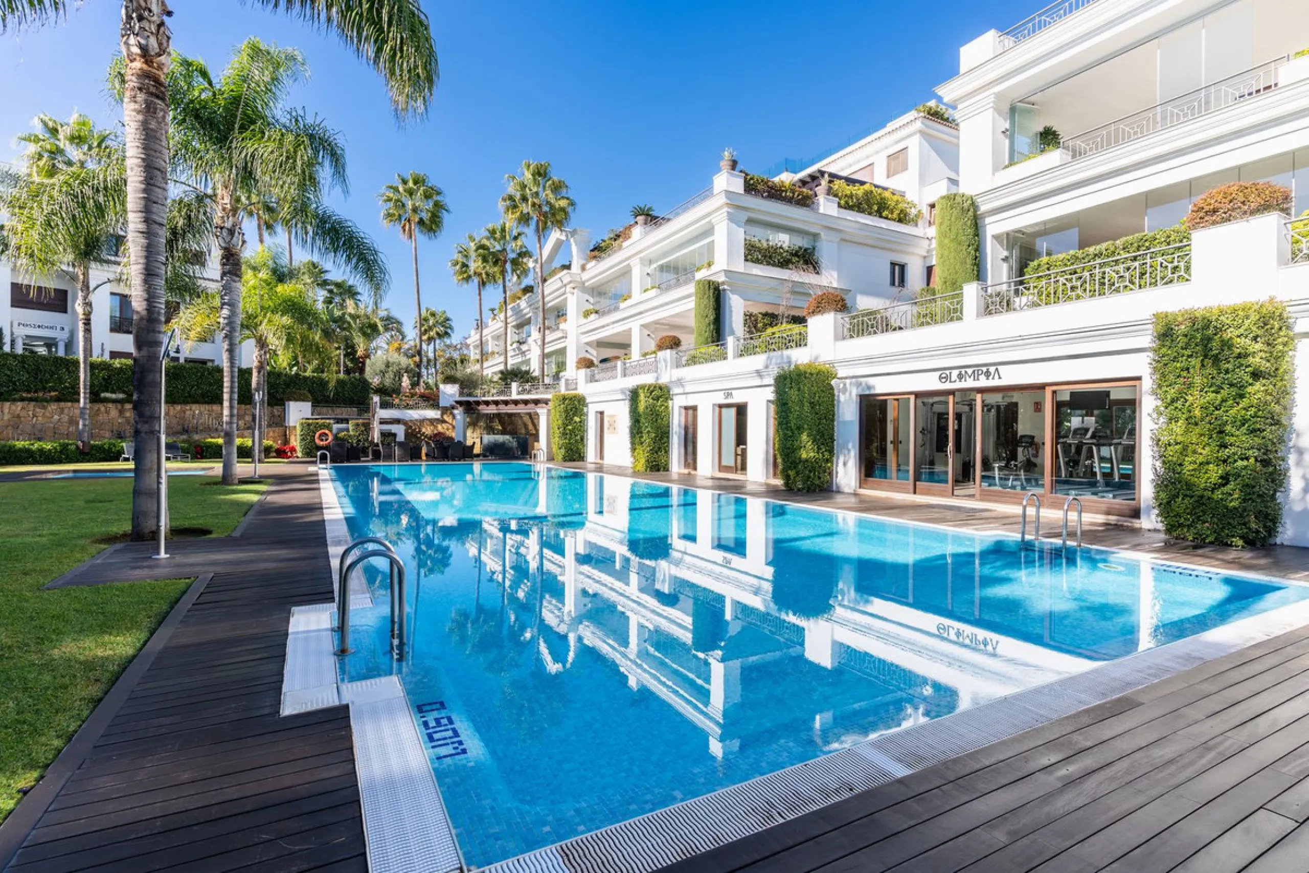 Exclusive apartment located in the prestigious Doncella Beach complex in Estepona, directly on the beachfront and within a short walking distance of the town centre. This is one of the last real opportunities to acquire a property of this calibre in such 