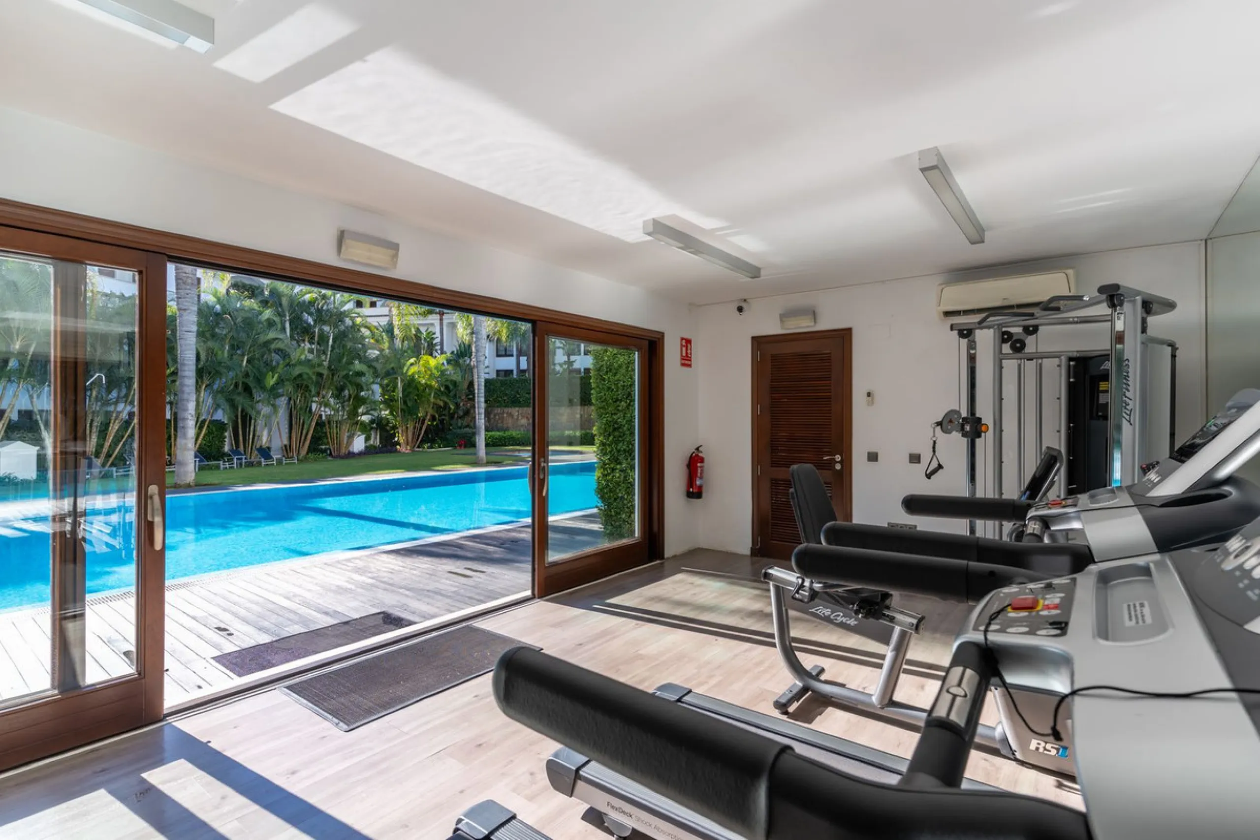 Exclusive apartment located in the prestigious Doncella Beach complex in Estepona, directly on the beachfront and within a short walking distance of the town centre. This is one of the last real opportunities to acquire a property of this calibre in such 