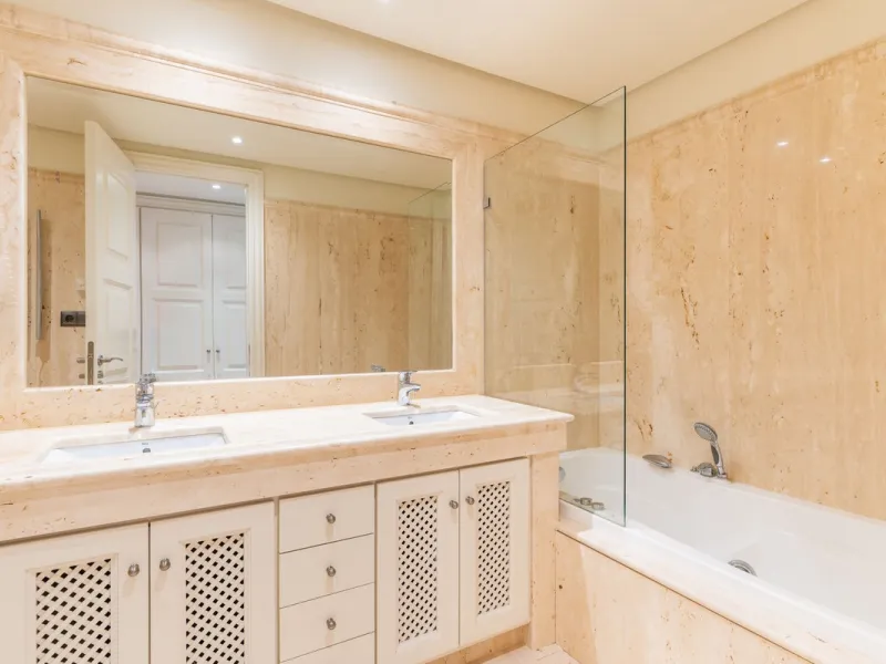 Apartment - Ground Floor Apartment в продаже в Estepona, Málaga. В доме 2 спален и 2 ванных комнат. Площадь дома 115 м². Площадь участка 38 м²