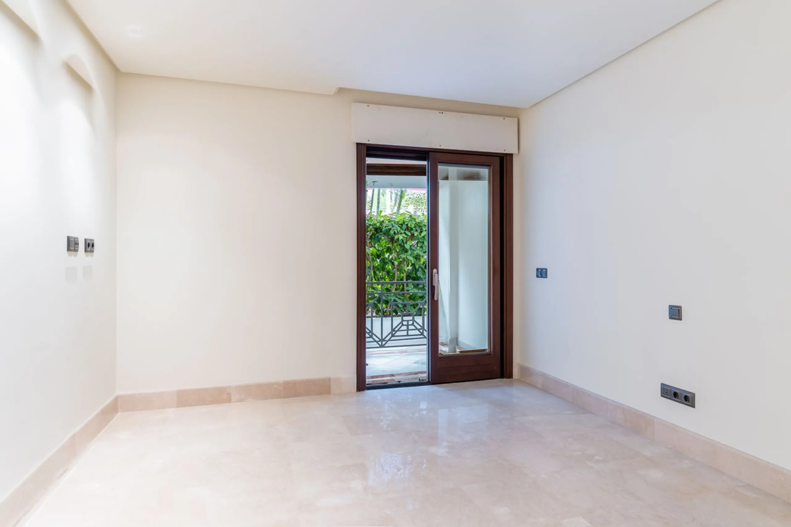Apartment - Ground Floor Apartment в продаже в Estepona, Málaga. В доме 2 спален и 2 ванных комнат. Площадь дома 115 м². Площадь участка 38 м²
