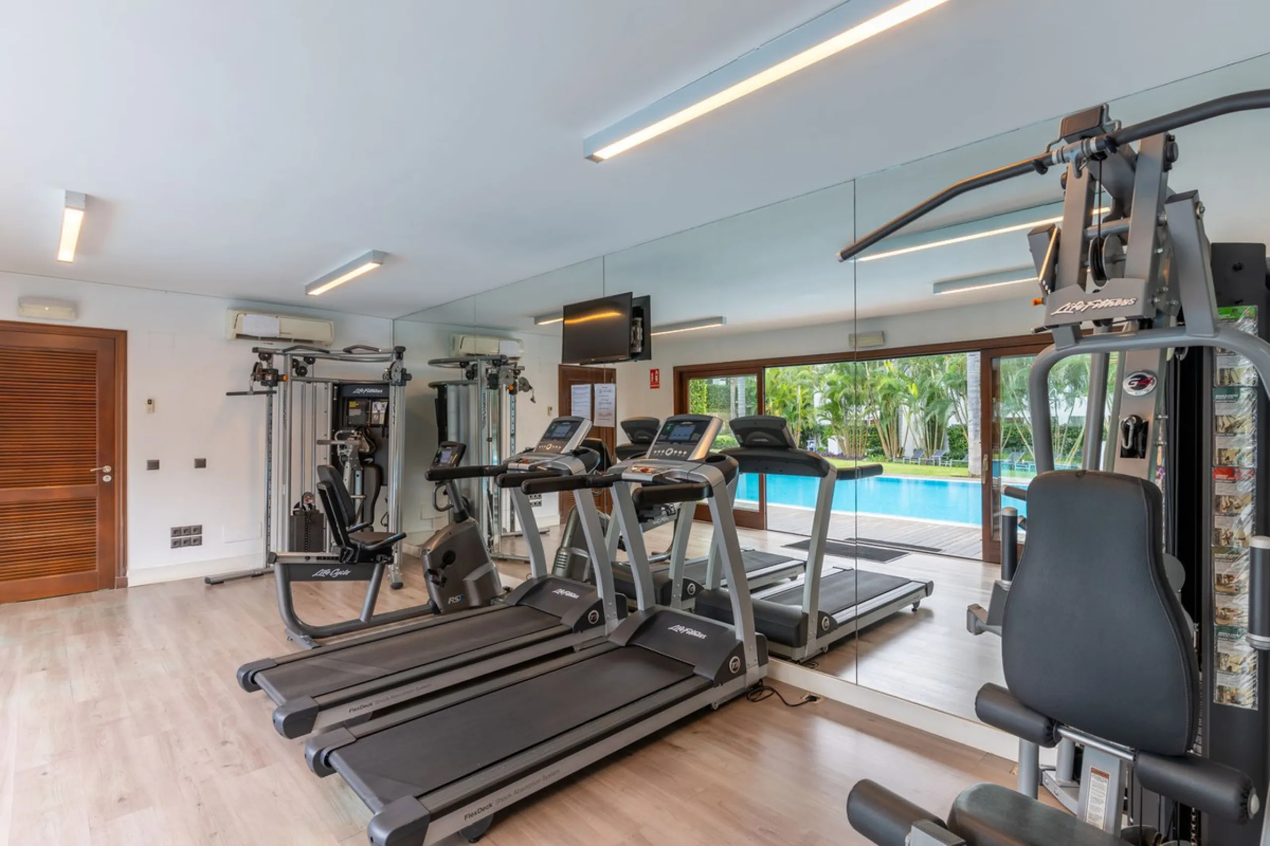 Apartment - Ground Floor Apartment в продаже в Estepona, Málaga. В доме 2 спален и 2 ванных комнат. Площадь дома 115 м². Площадь участка 38 м²