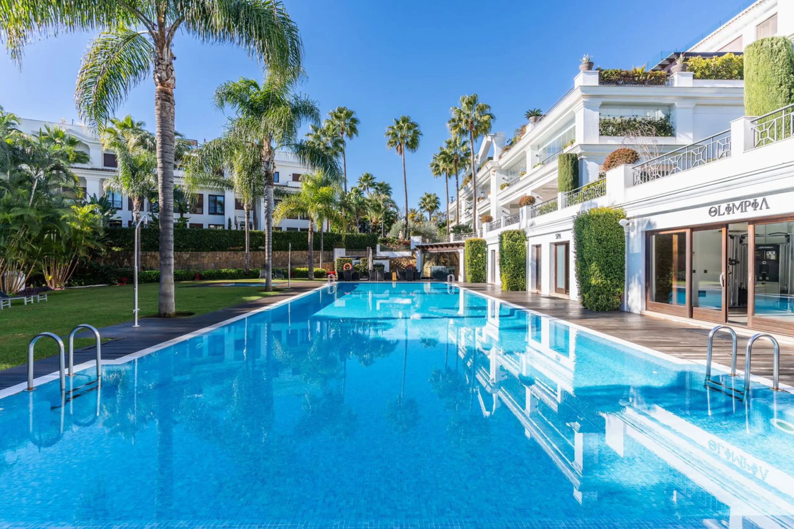 Apartment - Ground Floor Apartment в продаже в Estepona, Málaga. В доме 2 спален и 2 ванных комнат. Площадь дома 115 м². Площадь участка 38 м²