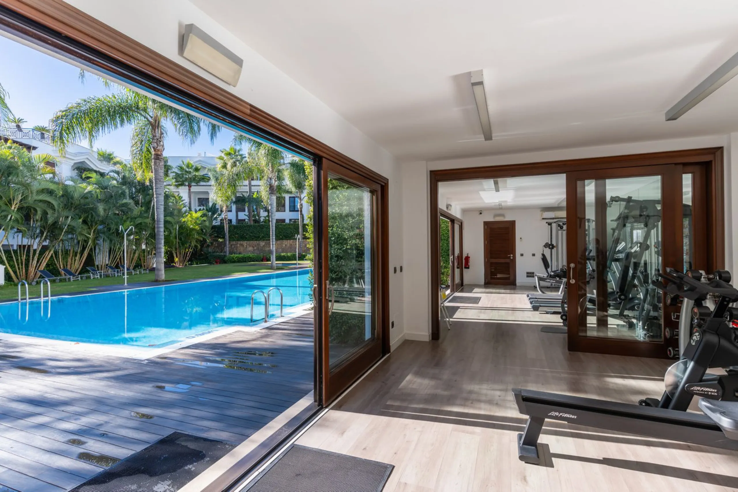 Apartment - Ground Floor Apartment в продаже в Estepona, Málaga. В доме 2 спален и 2 ванных комнат. Площадь дома 115 м². Площадь участка 38 м²