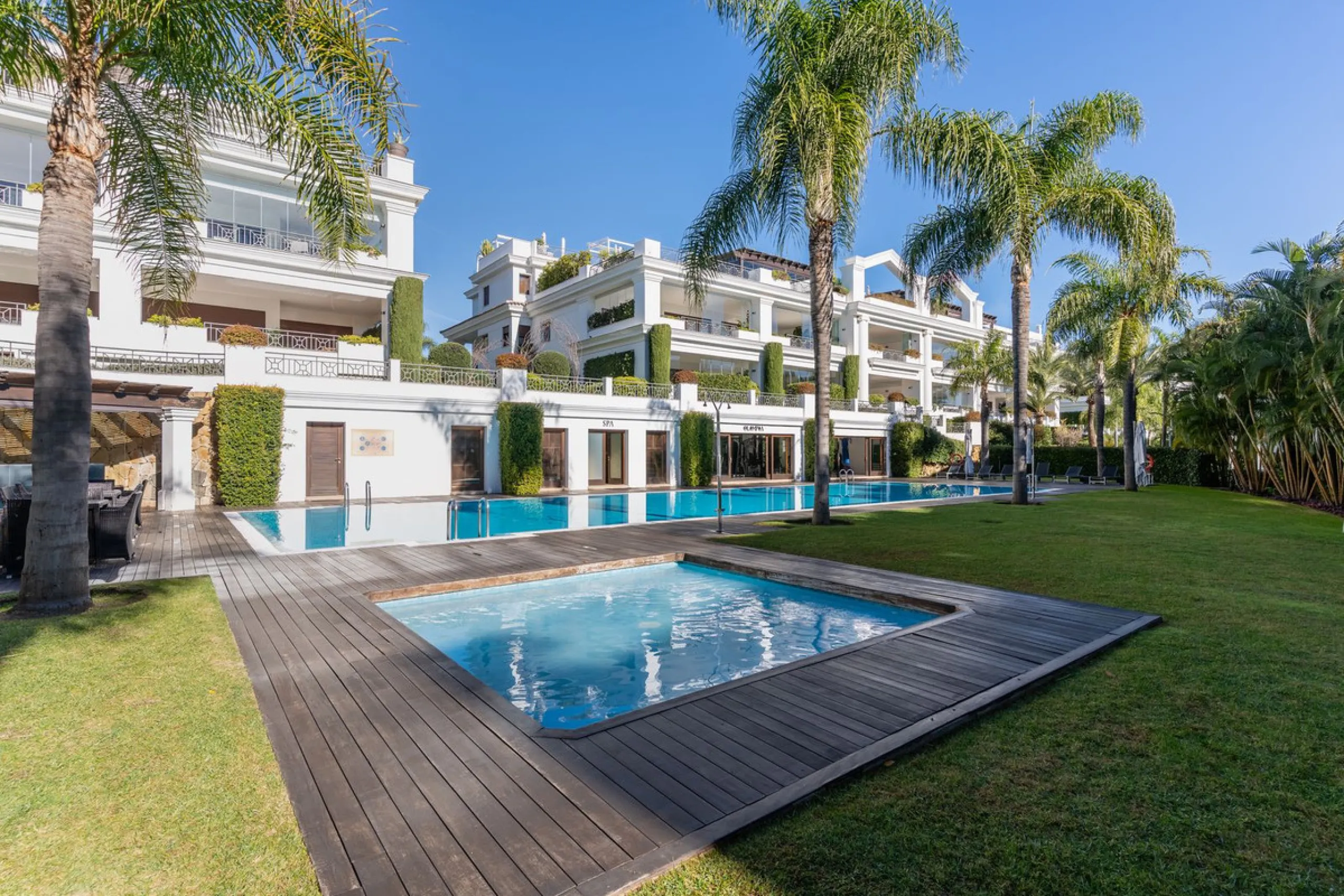 Apartment - Ground Floor Apartment в продаже в Estepona, Málaga. В доме 2 спален и 2 ванных комнат. Площадь дома 115 м². Площадь участка 38 м²