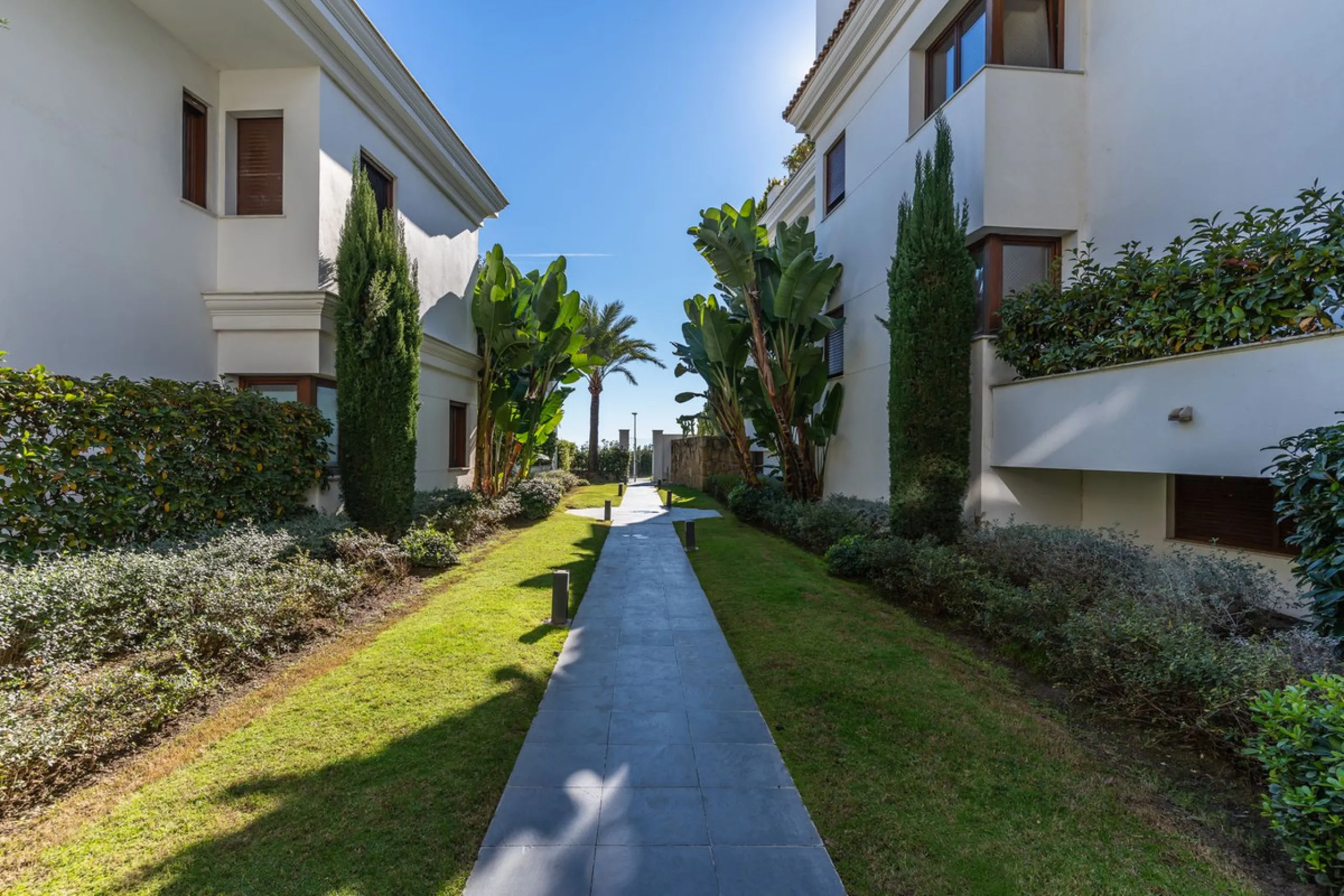 Apartment - Ground Floor Apartment в продаже в Estepona, Málaga. В доме 2 спален и 2 ванных комнат. Площадь дома 115 м². Площадь участка 38 м²
