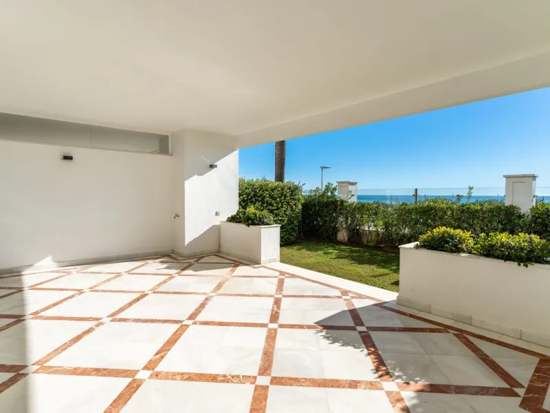 Apartment - Ground Floor Apartment в продаже в Estepona, Málaga. В доме 2 спален и 2 ванных комнат. Площадь дома 115 м². Площадь участка 38 м²