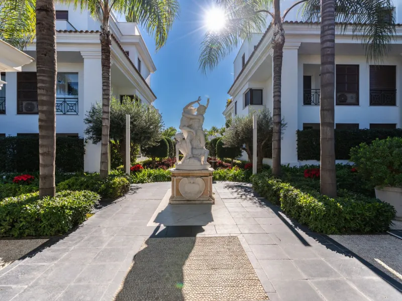 Apartment - Ground Floor Apartment в продаже в Estepona, Málaga. В доме 2 спален и 2 ванных комнат. Площадь дома 115 м². Площадь участка 38 м²