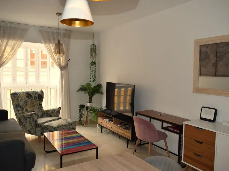 We are offering this magnificent apartment with a Tourist License for sale. It is located at Avenida La Rosaleda 21, next to the river. The apartment is fully furnished and decorated with the latest trends. It is a first-floor apartment with a south-facin