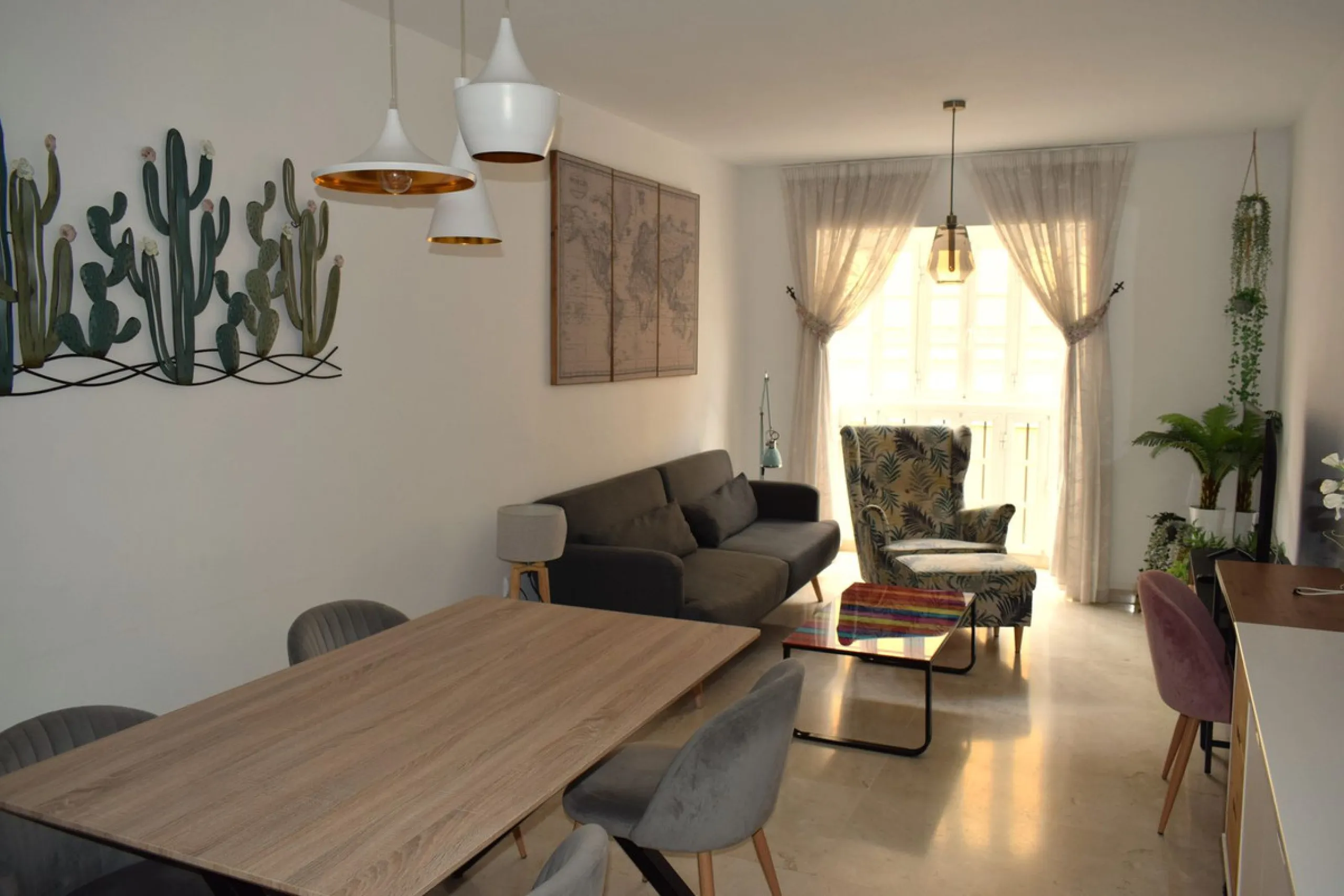 We are offering this magnificent apartment with a Tourist License for sale. It is located at Avenida La Rosaleda 21, next to the river. The apartment is fully furnished and decorated with the latest trends. It is a first-floor apartment with a south-facin