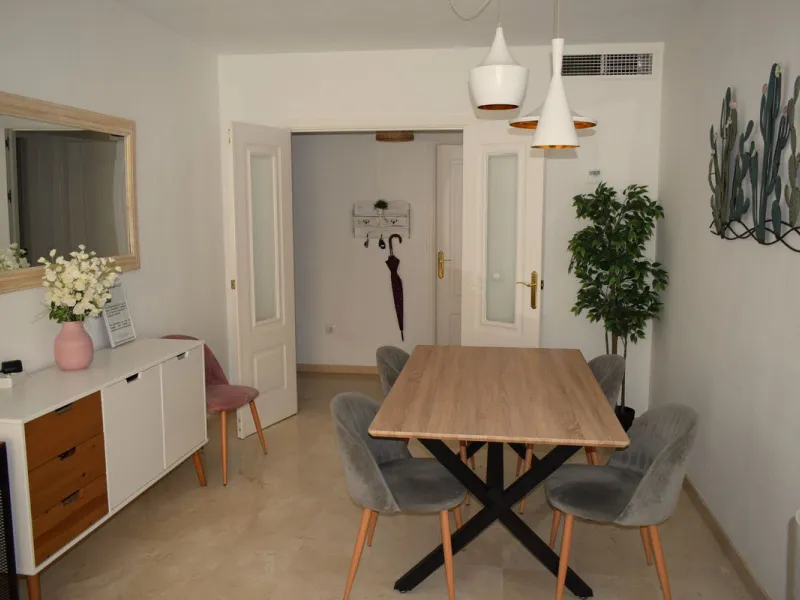 We are offering this magnificent apartment with a Tourist License for sale. It is located at Avenida La Rosaleda 21, next to the river. The apartment is fully furnished and decorated with the latest trends. It is a first-floor apartment with a south-facin