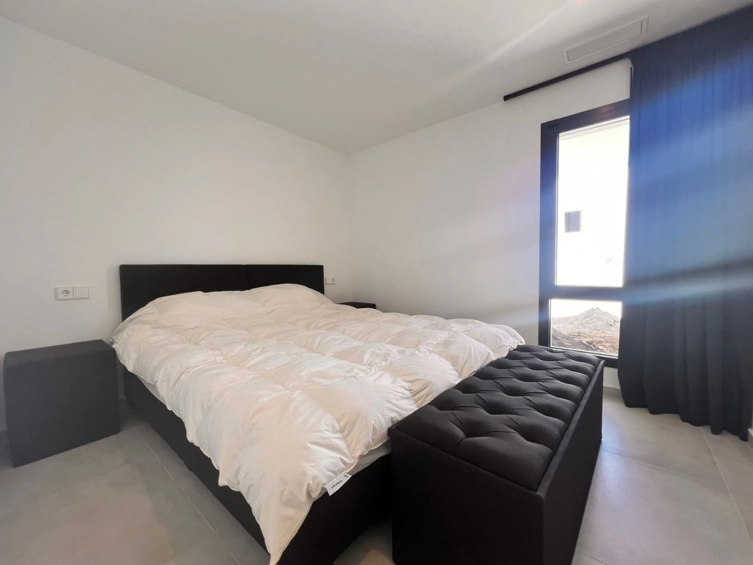 In an exceptional location, just 280 metres from the sea and the new El Chaparral promenade, you will find this impressive modern villa with truly fantastic panoramic sea views – a rarity at such a short distance from the coast.