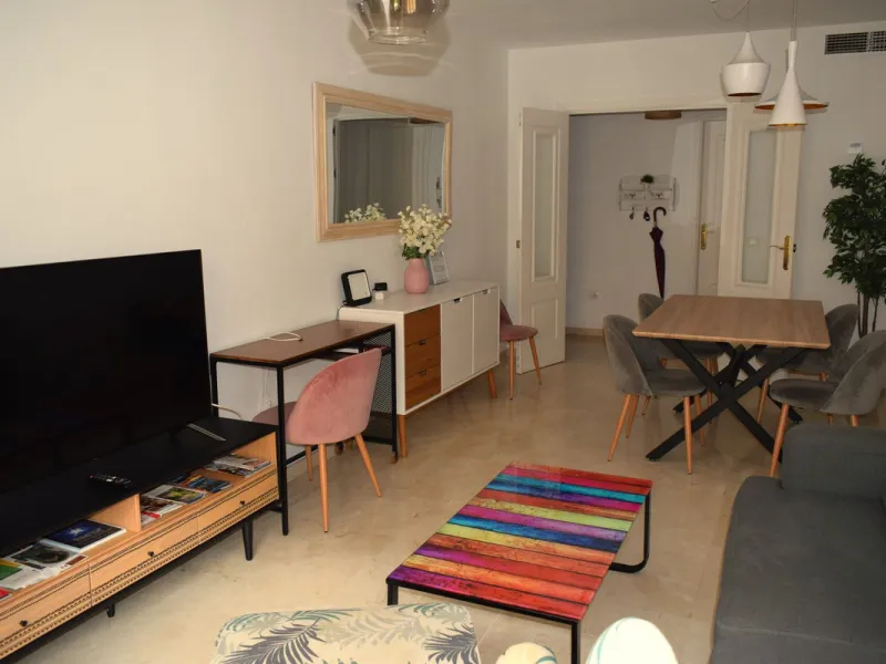 We are offering this magnificent apartment with a Tourist License for sale. It is located at Avenida La Rosaleda 21, next to the river. The apartment is fully furnished and decorated with the latest trends. It is a first-floor apartment with a south-facin