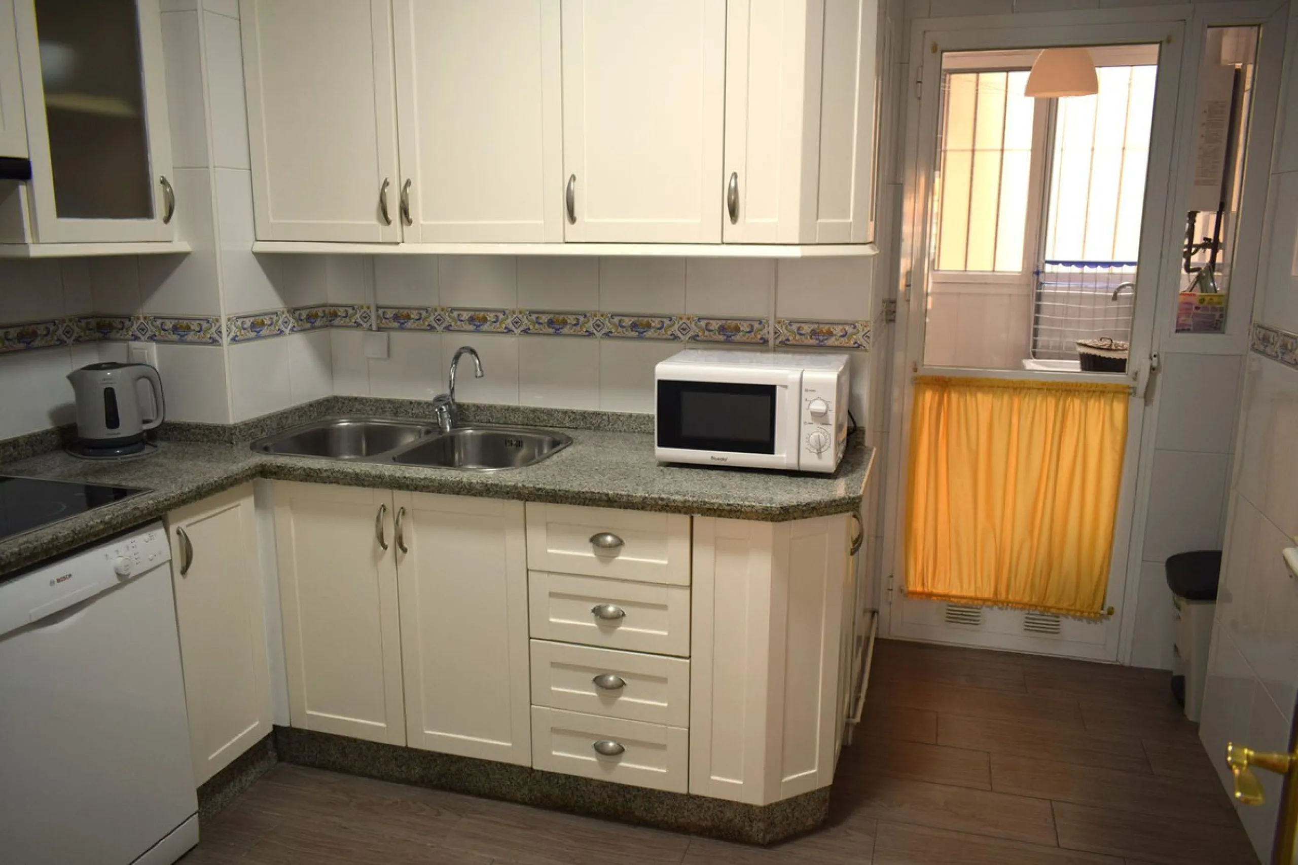 We are offering this magnificent apartment with a Tourist License for sale. It is located at Avenida La Rosaleda 21, next to the river. The apartment is fully furnished and decorated with the latest trends. It is a first-floor apartment with a south-facin