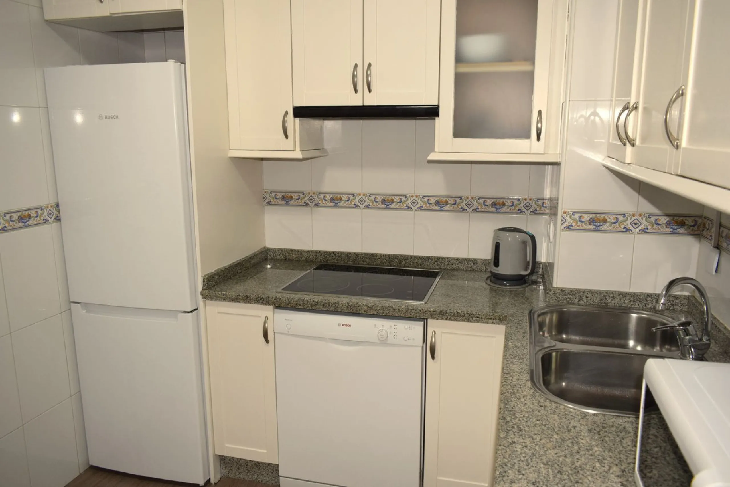 We are offering this magnificent apartment with a Tourist License for sale. It is located at Avenida La Rosaleda 21, next to the river. The apartment is fully furnished and decorated with the latest trends. It is a first-floor apartment with a south-facin