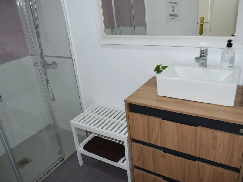 We are offering this magnificent apartment with a Tourist License for sale. It is located at Avenida La Rosaleda 21, next to the river. The apartment is fully furnished and decorated with the latest trends. It is a first-floor apartment with a south-facin