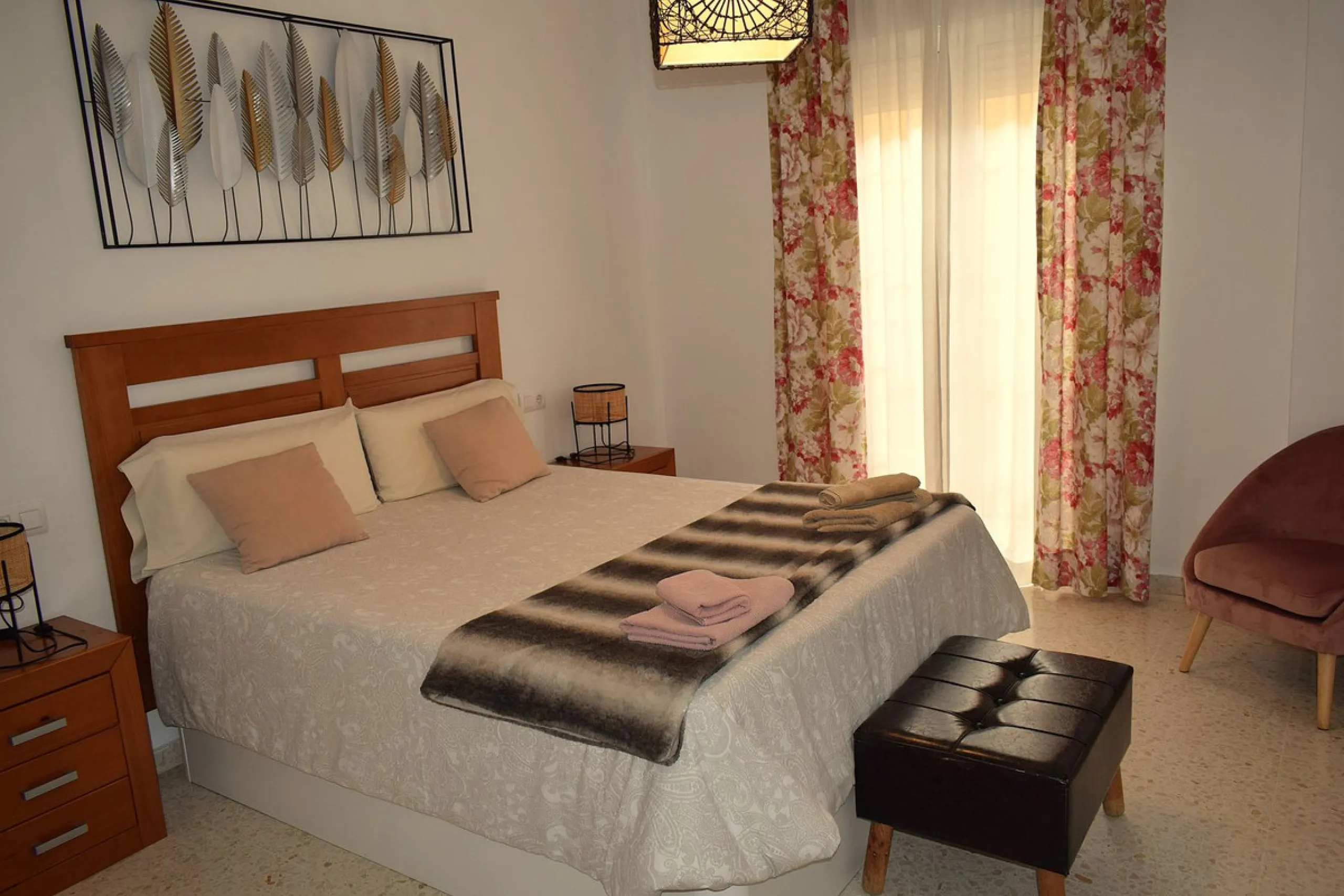 We are offering this magnificent apartment with a Tourist License for sale. It is located at Avenida La Rosaleda 21, next to the river. The apartment is fully furnished and decorated with the latest trends. It is a first-floor apartment with a south-facin