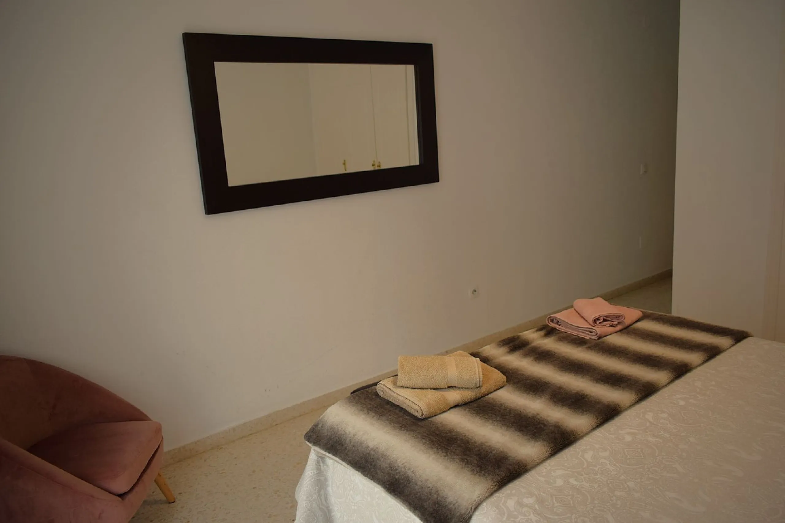 We are offering this magnificent apartment with a Tourist License for sale. It is located at Avenida La Rosaleda 21, next to the river. The apartment is fully furnished and decorated with the latest trends. It is a first-floor apartment with a south-facin