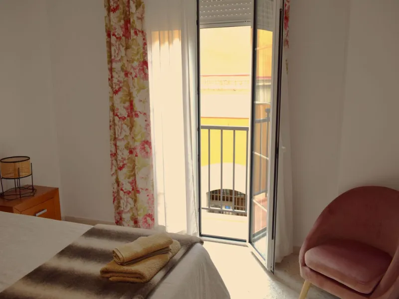 We are offering this magnificent apartment with a Tourist License for sale. It is located at Avenida La Rosaleda 21, next to the river. The apartment is fully furnished and decorated with the latest trends. It is a first-floor apartment with a south-facin