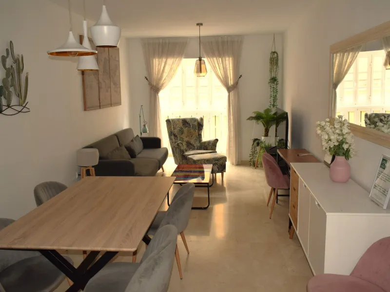 We are offering this magnificent apartment with a Tourist License for sale. It is located at Avenida La Rosaleda 21, next to the river. The apartment is fully furnished and decorated with the latest trends. It is a first-floor apartment with a south-facin