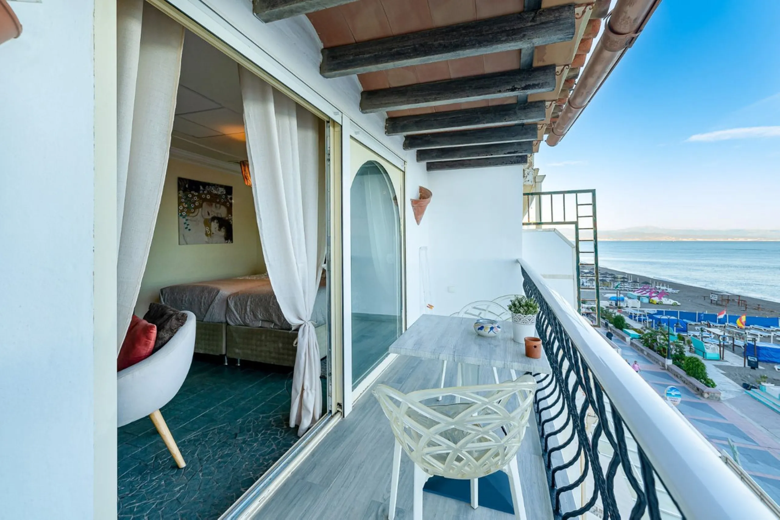 Hotel for Sale in Torremolinos – Seafront Location with 8 Apartments and Commercial Premises