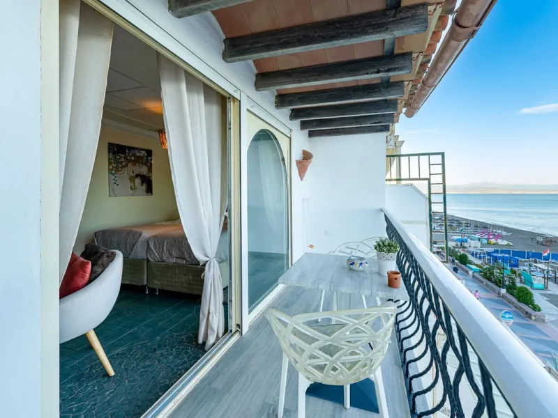 Hotel for Sale in Torremolinos – Seafront Location with 8 Apartments and Commercial Premises