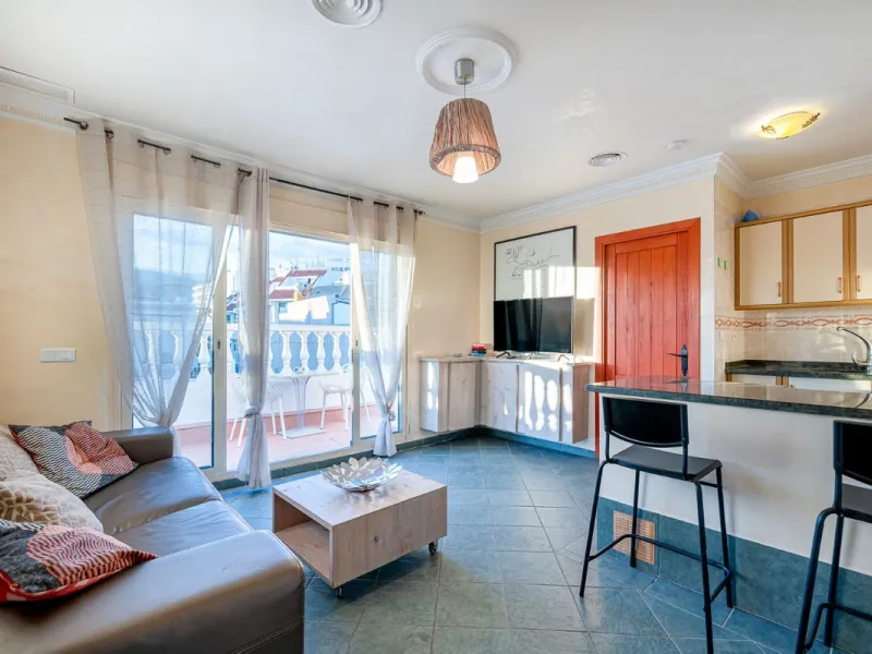 Hotel for Sale in Torremolinos – Seafront Location with 8 Apartments and Commercial Premises