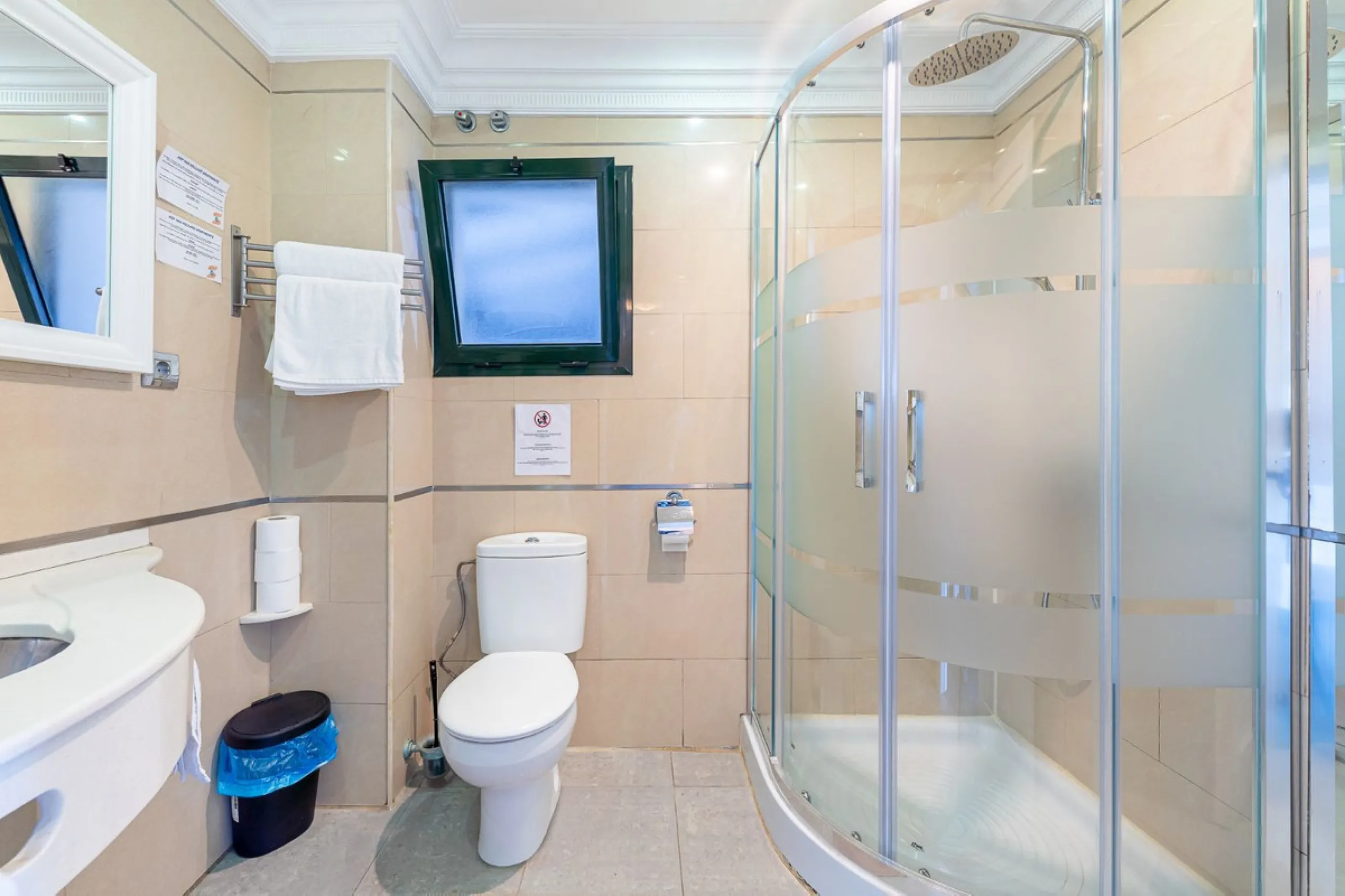 Hotel for Sale in Torremolinos – Seafront Location with 8 Apartments and Commercial Premises