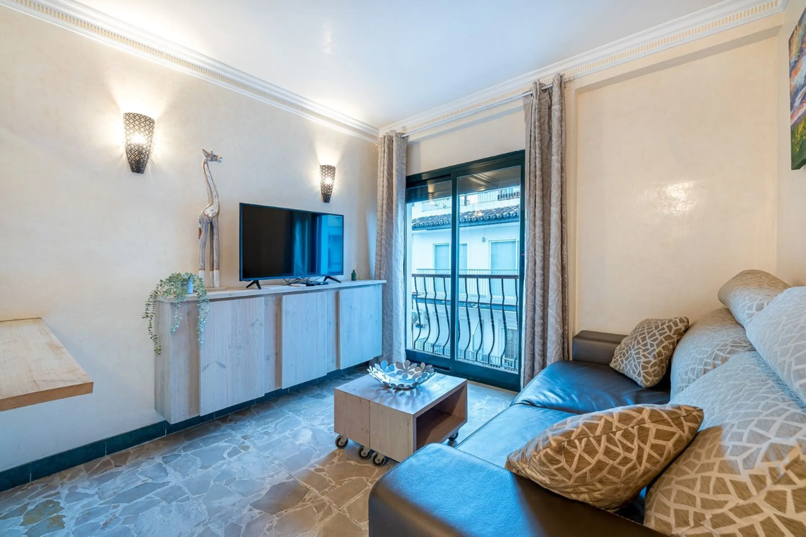Hotel for Sale in Torremolinos – Seafront Location with 8 Apartments and Commercial Premises