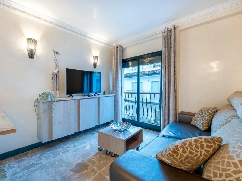 Hotel for Sale in Torremolinos – Seafront Location with 8 Apartments and Commercial Premises