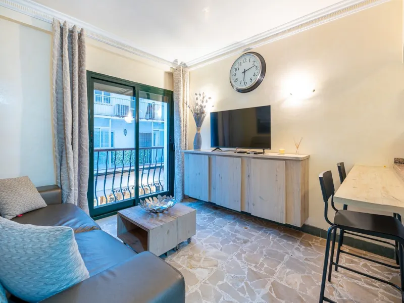 Hotel for Sale in Torremolinos – Seafront Location with 8 Apartments and Commercial Premises