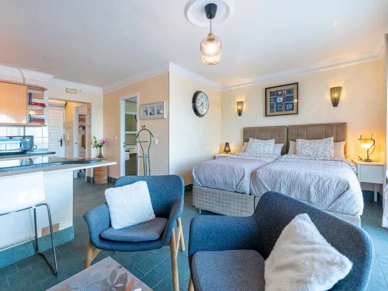 Hotel for Sale in Torremolinos – Seafront Location with 8 Apartments and Commercial Premises