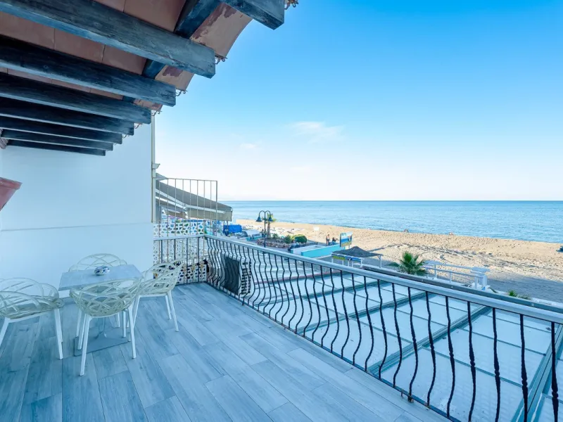 Hotel for Sale in Torremolinos – Seafront Location with 8 Apartments and Commercial Premises