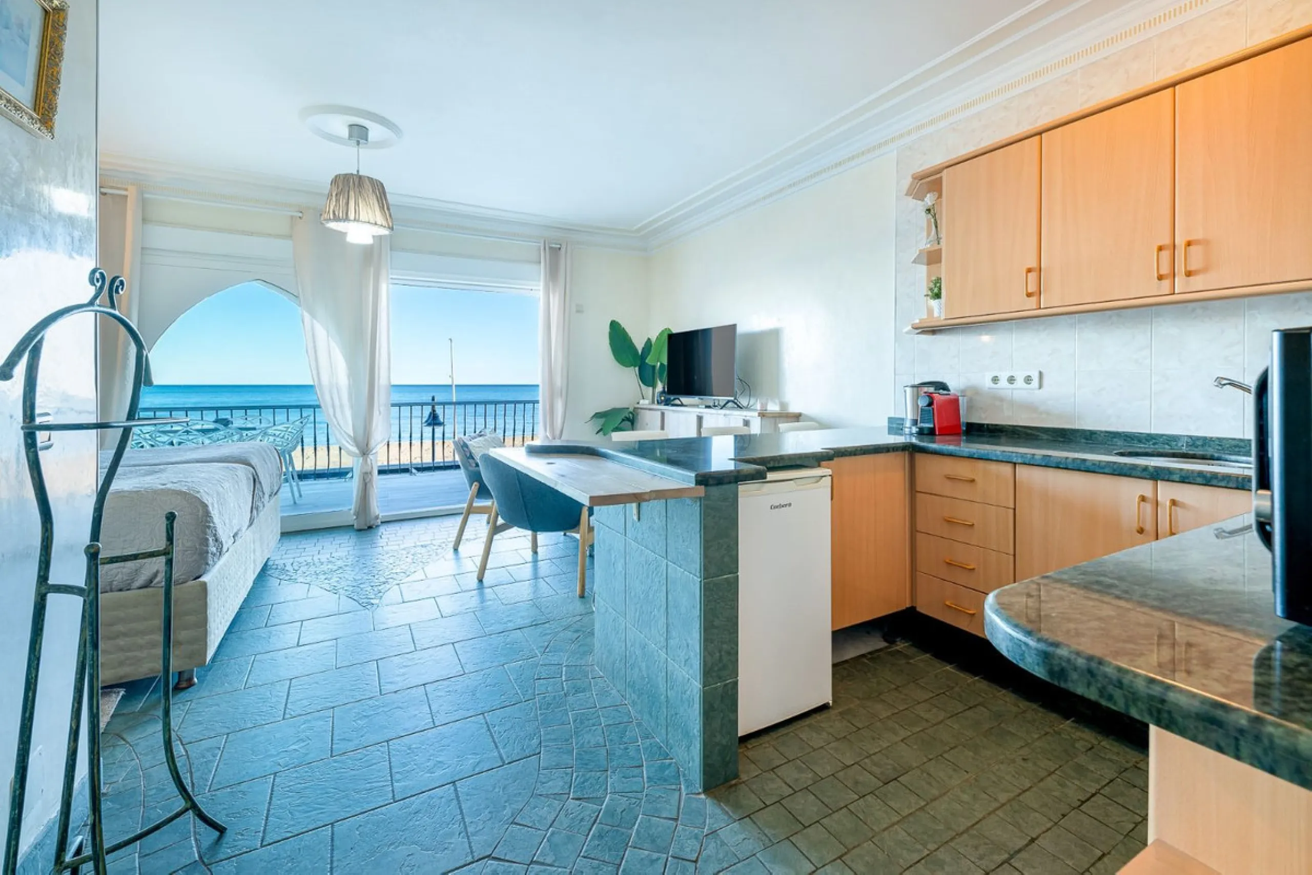 Hotel for Sale in Torremolinos – Seafront Location with 8 Apartments and Commercial Premises