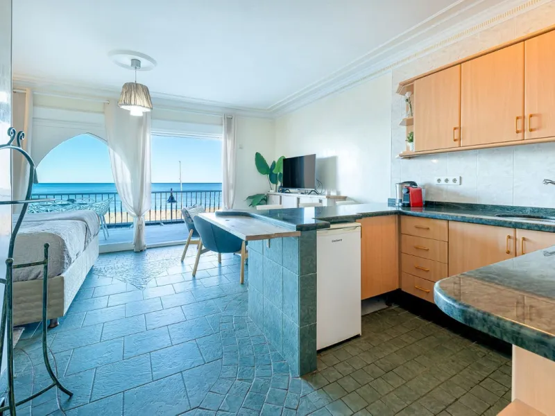 Hotel for Sale in Torremolinos – Seafront Location with 8 Apartments and Commercial Premises
