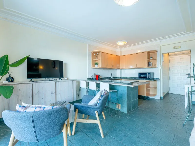 Hotel for Sale in Torremolinos – Seafront Location with 8 Apartments and Commercial Premises
