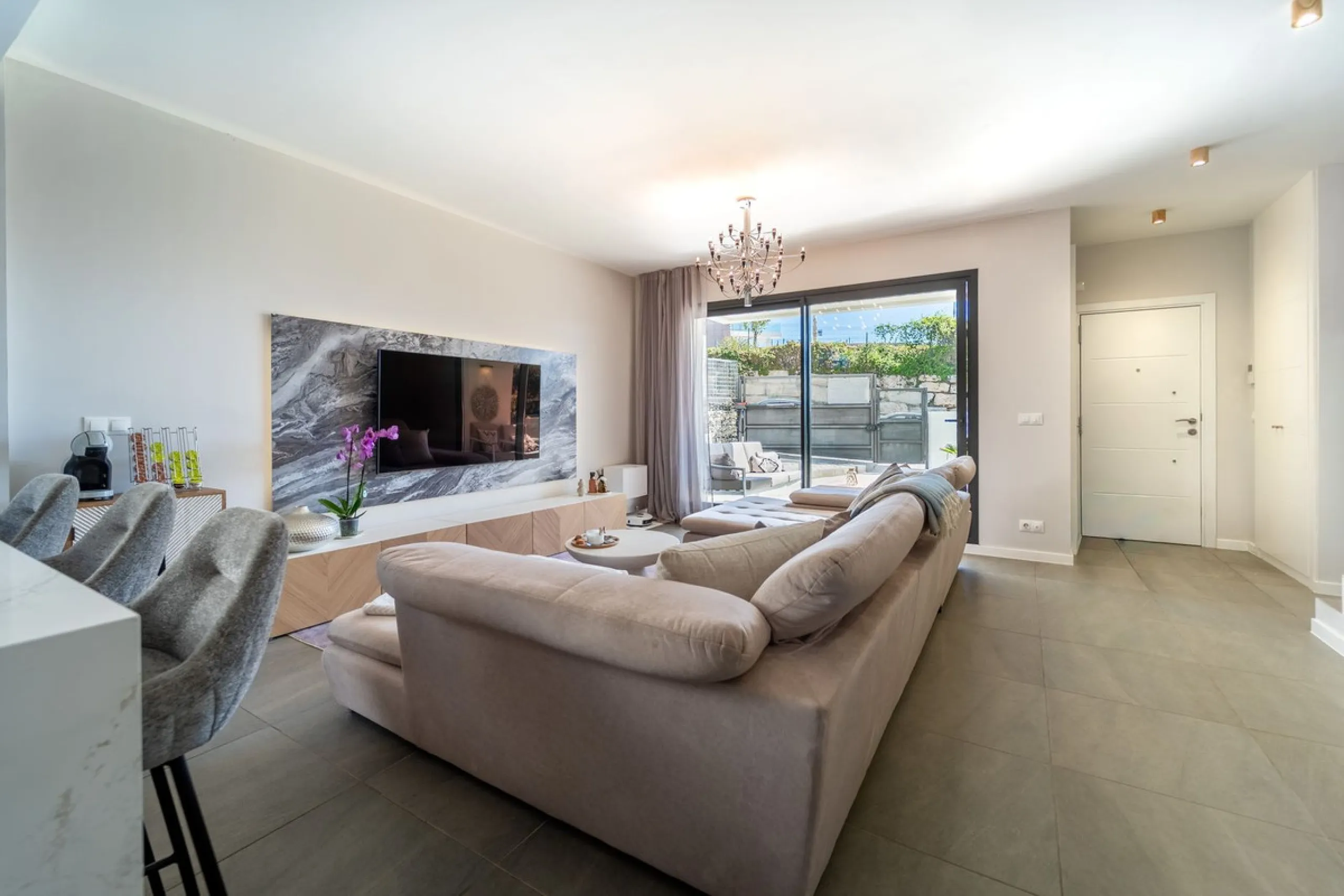 Significant price reduction from 690,000 euros to 649,000 euros.