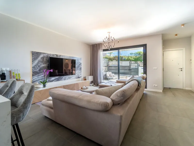 Significant price reduction from 690,000 euros to 649,000 euros.