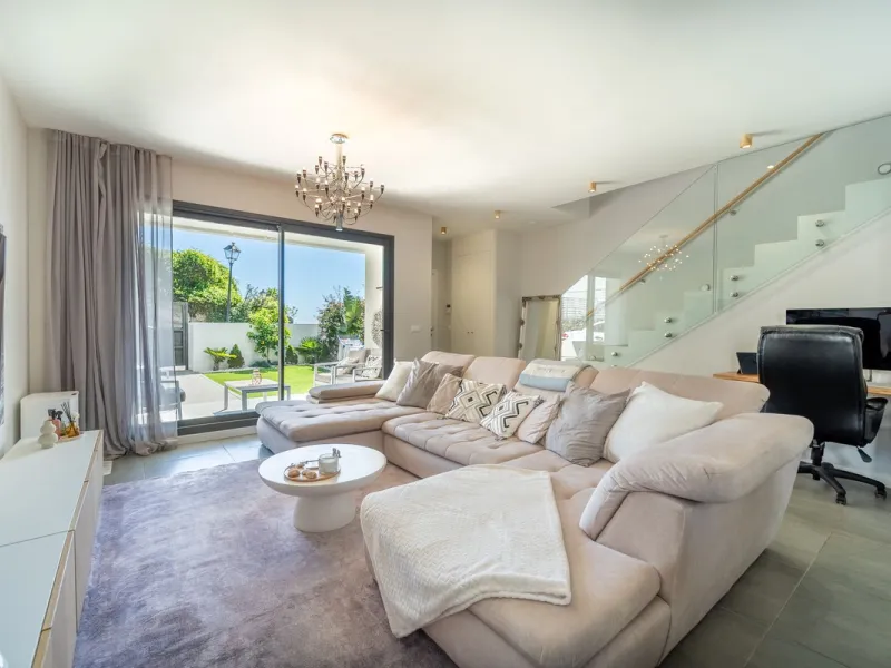 Significant price reduction from 690,000 euros to 649,000 euros.