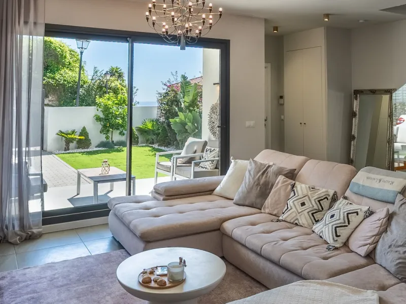 Significant price reduction from 690,000 euros to 649,000 euros.