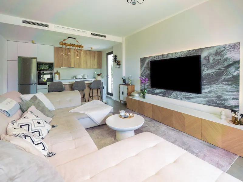Significant price reduction from 690,000 euros to 649,000 euros.