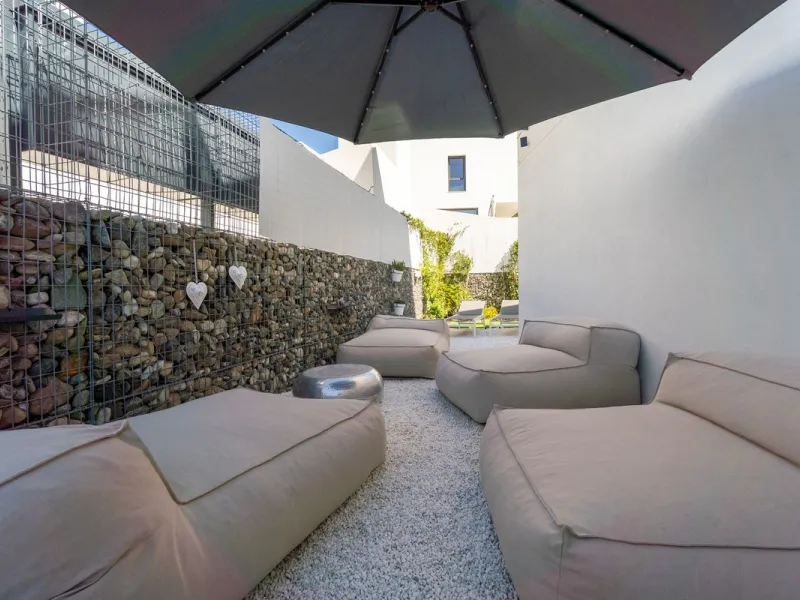 Significant price reduction from 690,000 euros to 649,000 euros.