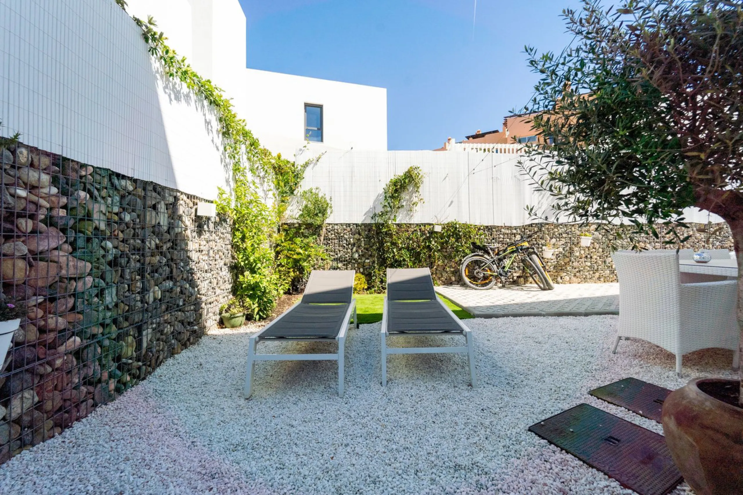 Significant price reduction from 690,000 euros to 649,000 euros.