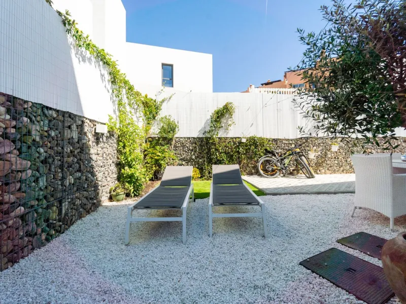 Significant price reduction from 690,000 euros to 649,000 euros.